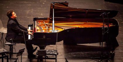 El italiano Elia Cecino, el ucraniano Roman Lopatynskyi y el chino Zhiquian Wang, finalistas del 66º Premio Jaén de Piano