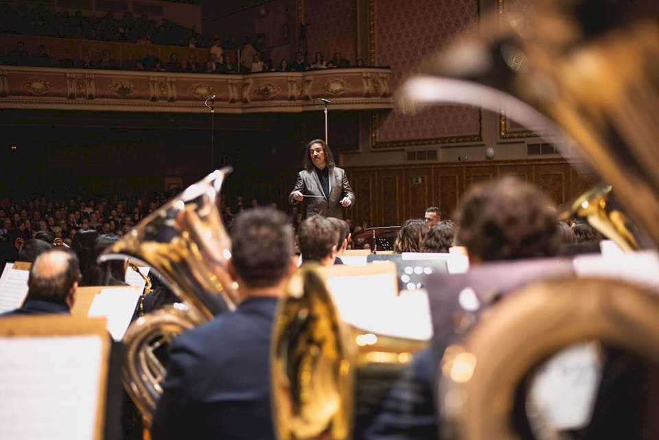 El Palau de la Música acoge un espectacular concierto solidario de Luis Cobos con la Primitiva de Llíria