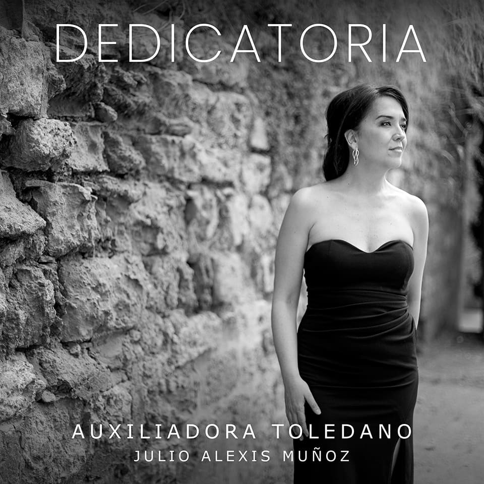 Auxiliadora Toledano rinde homenaje a la canción andaluza de concierto con «Dedicatoria»