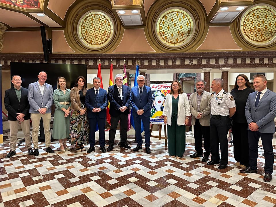 Lo Ferro tiñe de flamenco la Asamblea Regional de Murcia en la presentación de la 45ª edición de su festival flamenco