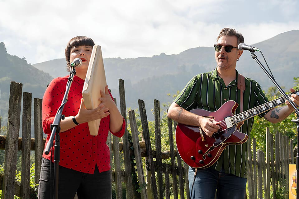 «Acordes Rurales» da voz al «post folk» asturiano de LR en su octavo episodio y confirma una segunda temporada