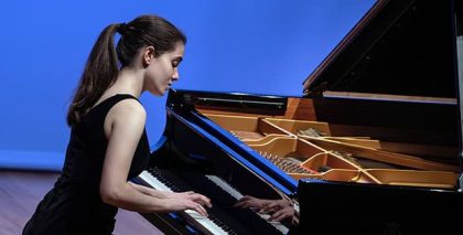 Los españoles Eugenia Sánchez Durán y Emin Kiourktchian disputarán la final del Premi Iturbi junto a cuatro jóvenes talentos del piano