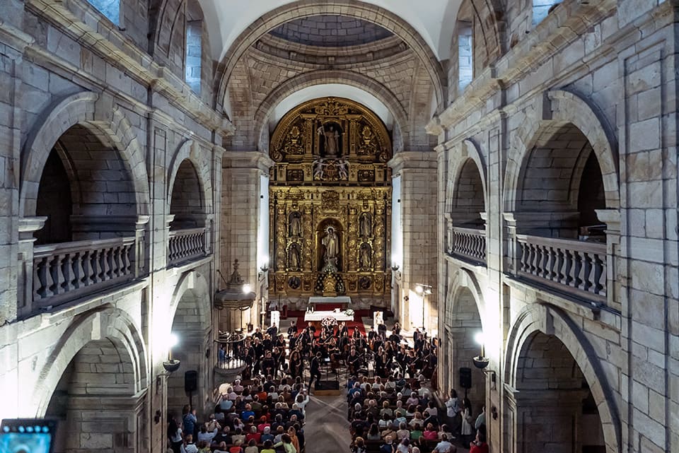 La Real Filharmonía de Galicia actúa en Galeras y Conxo como parte de su programación estival