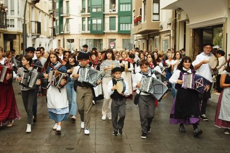 Pasacalles por las calles de Zumarraga