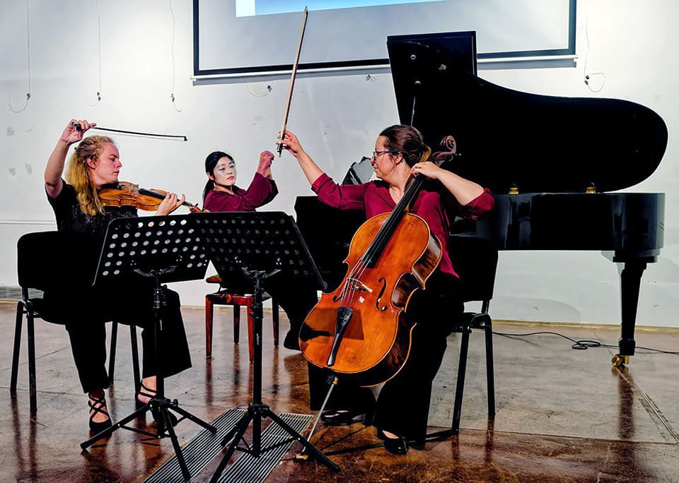 El Festival de Godella acoge el concierto teatralizado «Bach lava más blanco» y el recital de piano de Carles Marín & Josu De Solaun