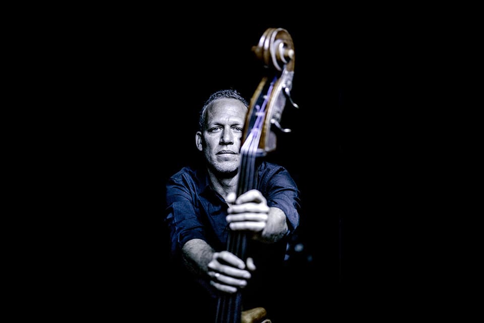 Avishai Cohen presenta Brightlight e inaugura la programación internacional del Festival de Jazz en la Sala Iturbi