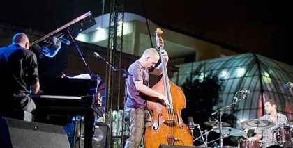 Avishai Cohen presenta Brightlight e inaugura la programación internacional del Festival de Jazz en la Sala Iturbi