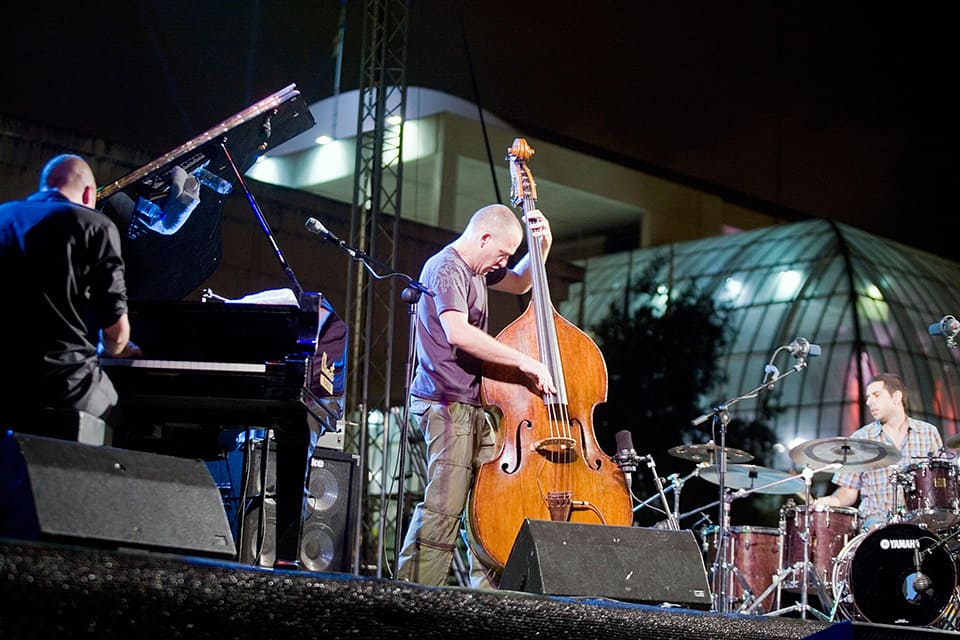 Avishai Cohen presenta Brightlight e inaugura la programación internacional del Festival de Jazz en la Sala Iturbi