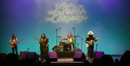 El talento de Danielle Nicole Band resuena en el Gran Teatre de Córdoba durante el 44º Festival de la Guitarra de Córdoba
