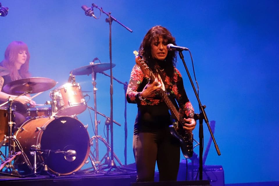 El talento de Danielle Nicole Band resuena en el Gran Teatre de Córdoba durante el 44º Festival de la Guitarra de Córdoba