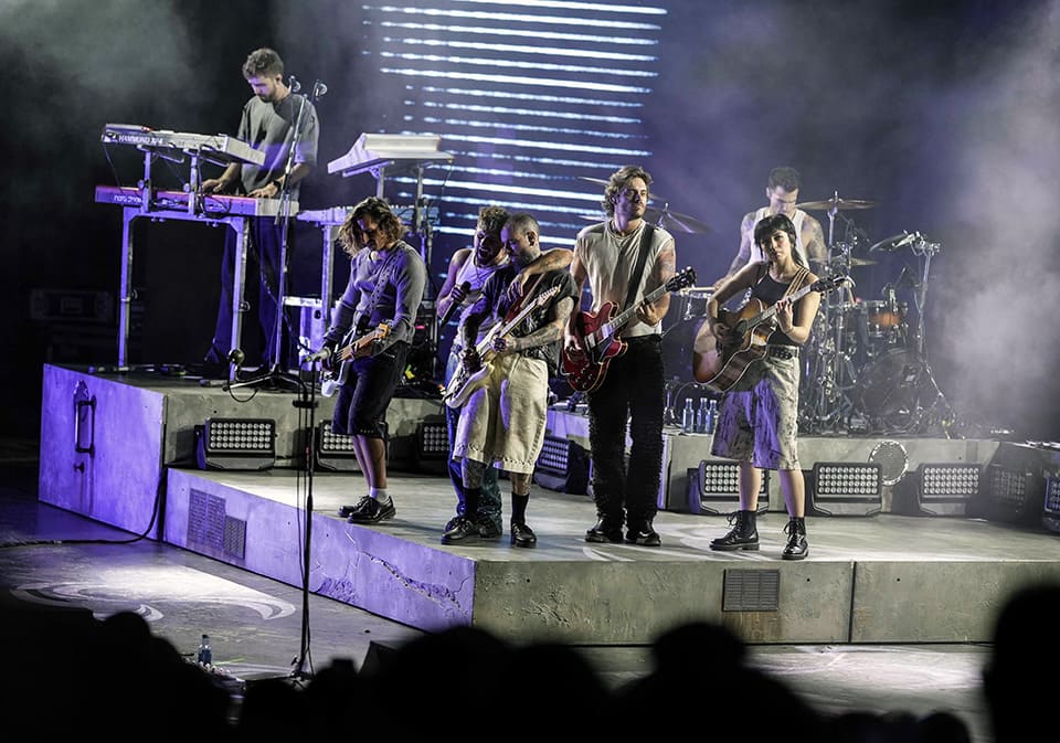 Dani Fernández firma la segunda noche con las entradas agotadas en el Teatro de la Axerquía