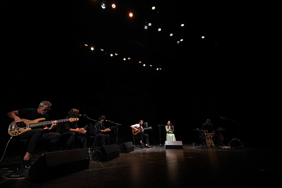 Cuarto lleno absoluto en el 44º Festival de la Guitarra de Córdoba ante la pasión de «Flamencas», nuevo disco de La Migas