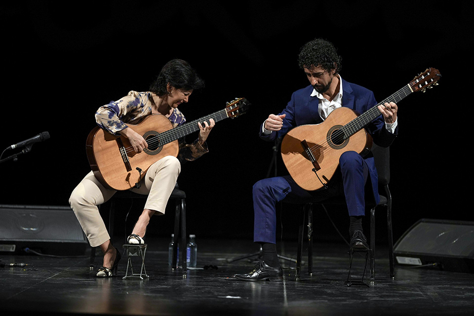 Vuelve la fiesta al Teatro Axerquía con un concierto especial de la Casa Azul en el 44º Festival de la Guitarra de Córdoba