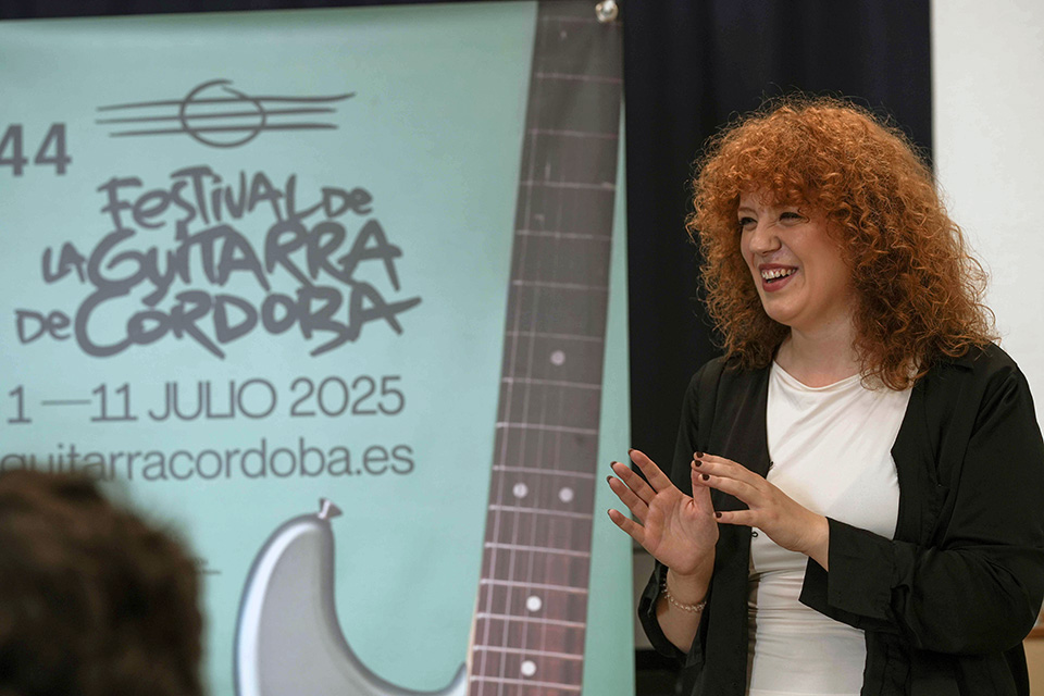 El talento de Danielle Nicole Band resuena en el Gran Teatre de Córdoba durante el 44º Festival de la Guitarra de Córdoba
