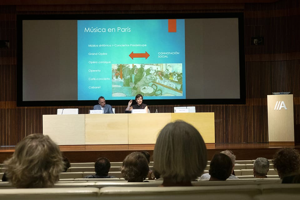 Irene de Juan Bernabéu profundiza en «Carmen: la construcción de un mito», en la conferencia previa al inicio de temporada