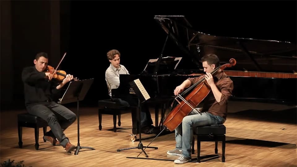 La Diputación entrega la primera edición del premio «María la Jabalina» con un homenaje a los músicos exiliados