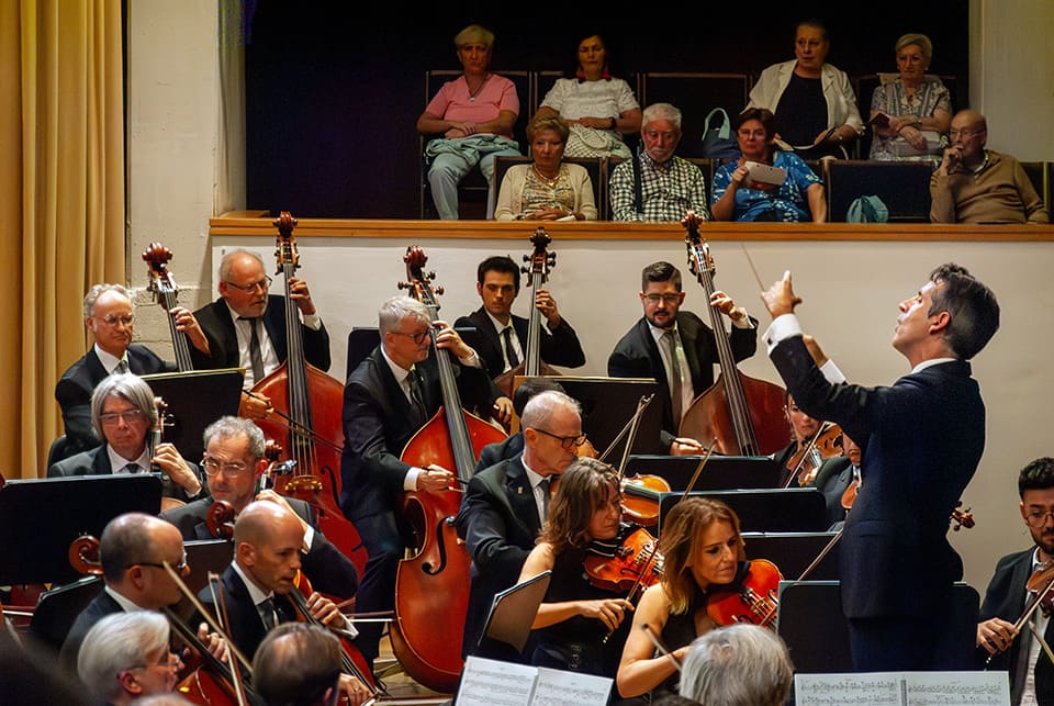 Lucas Macías dirige la Tercera Sinfonía de Mahler con la OCG y su Joven Academia