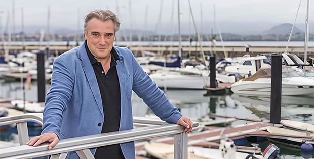 ハイメ・マルティンがRTVEオーケストラと合唱団を指揮し、ブラームスのドイツ・レクイエムを演奏
