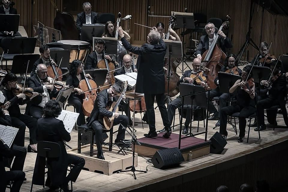 El guitarrista Ausiàs Parejo compite en los Latin Grammy con grandes artistas de la música clásica