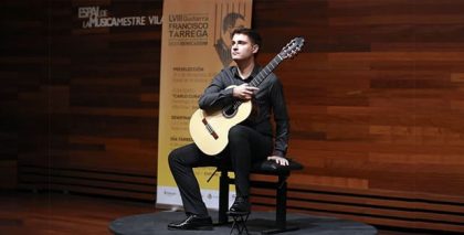 El guitarrista Ausiàs Parejo compite en los Latin Grammy con grandes artistas de la música clásica