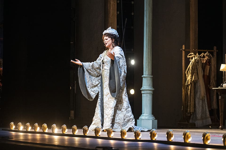 ABAO Bilbao Opera presenta una nueva coproducción de Adriana Lecouvreur, el arte trágico del teatro