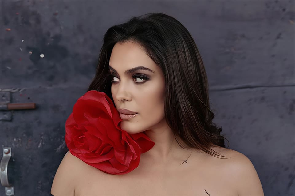 Alba Molina canta a Lole y Manuel y José Manuel Álvarez homenajea al fotógrafo René Robert en Miradas Flamenkas