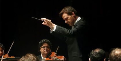 Álvaro Albiach dirige a David Barona y a la Orquesta de Extremadura en su próximo concierto