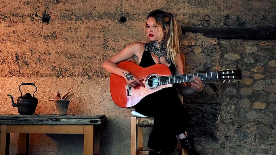 Luna La Hara y Víctor Iniesta, dos guitarristas por Lole y Manuel en Miradas Flamenkas