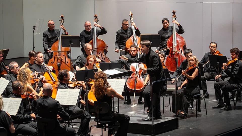 Roberto Forés dirige un repertorio de resonancias nórdicas y el debut de Justina Gringytė con la Orquesta de Extremadura