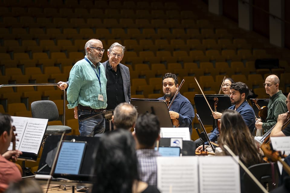 Sir John Eliot Gardiner, leyenda de la dirección orquestal, debuta en Les Arts con sinfonías de Sibelius y Dvořák
