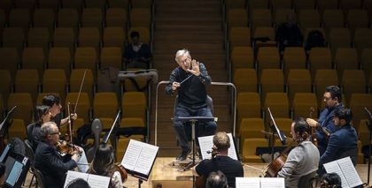 Sir John Eliot Gardiner, leyenda de la dirección orquestal, debuta en Les Arts con sinfonías de Sibelius y Dvořák
