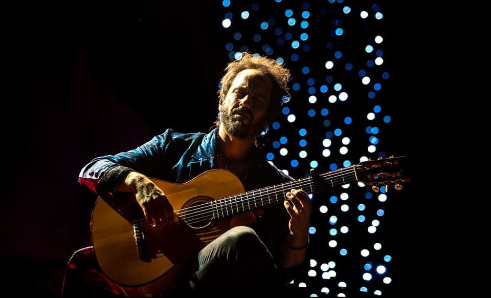 Luna La Hara y Víctor Iniesta, dos guitarristas por Lole y Manuel en Miradas Flamenkas