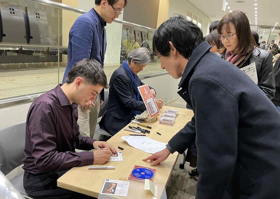 El guitarrista Ausiàs Parejo realiza una gira de 9 recitales por Japón tras ser nominado en los Latin Grammy