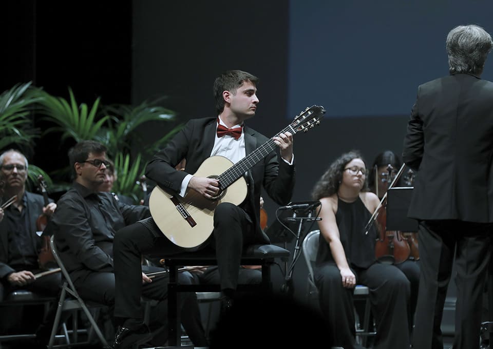 El guitarrista Ausiàs Parejo realiza una gira de 9 recitales por Japón tras ser nominado en los Latin Grammy