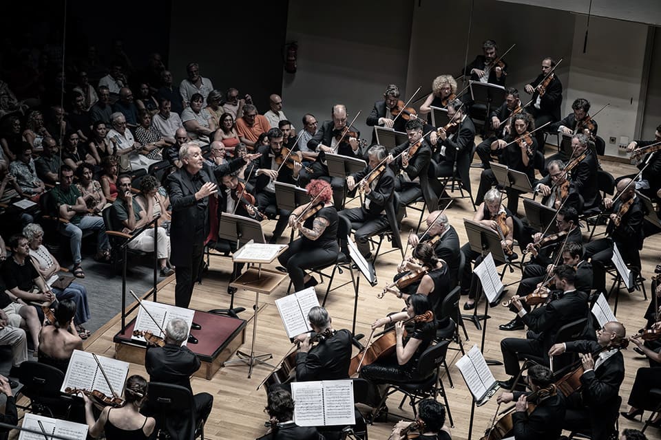 La Orquesta de València cierra 2025 con la colosal Tercera de Mahler que reúne a 160 intérpretes en la Sala Iturbi