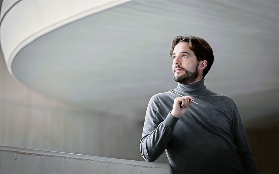 Jaume Santonja debuta en el Ciclo Sinfónico de la OCNE con obras de María de Pablos y Camille Saint-Saëns