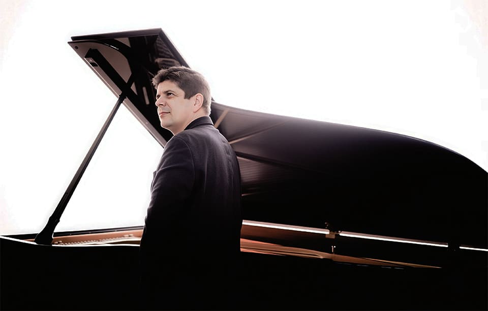 La Orquesta Sinfónica de Castilla y León dirigida por Lio Kuokman ofrece esta semana obras de Gubaidúlina, Chopin y Stravinski