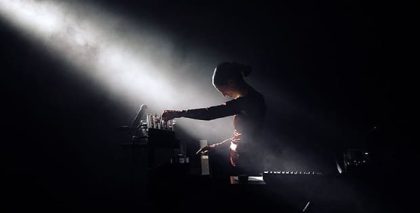 Claraguilar presenta Figura, un espectáculo de luces y música electrónica en Teatros del Canal