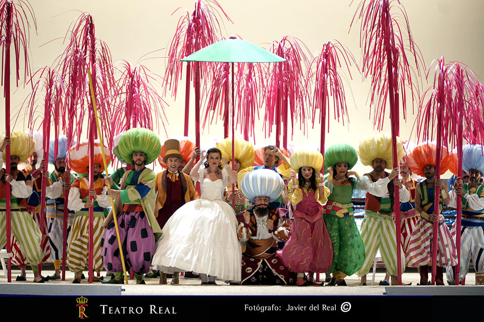 Encuentro entre Oriente y Occidente en la Carroza del Teatro Real de Madrid