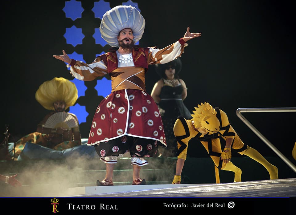 Encuentro entre Oriente y Occidente en la Carroza del Teatro Real de Madrid