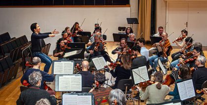 El maestro Samuel Lee, aclamado director surcoreano, dirige la OCG en Granada y Roquetas de Mar