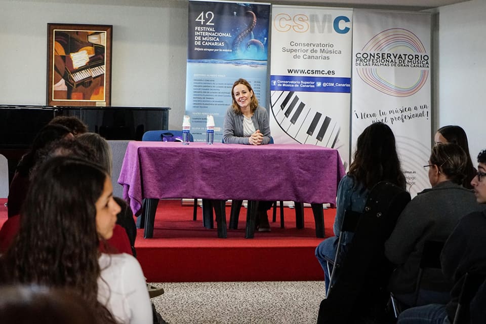 Gran acogida a sala llena de la charla de Sol Gabetta organizada por el FIMC en el Conservatorio Superior de Música