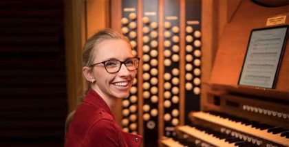Anna Lapwood, fenómeno global del órgano en redes sociales, llega por primera vez al ciclo Bach Vermut del CNDM