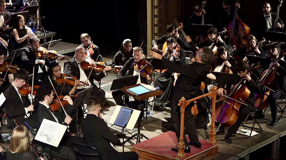 La Orquesta Filarmónica Fundación Ciudad de Requena celebra su 20º aniversario con diez conciertos en 2026