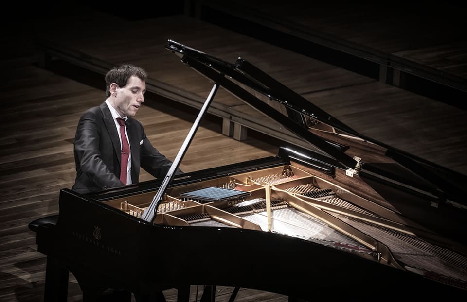 Boris Giltburg se enfrenta en el Palau de la Música a la titánica integral de las sonatas para piano de Beethoven