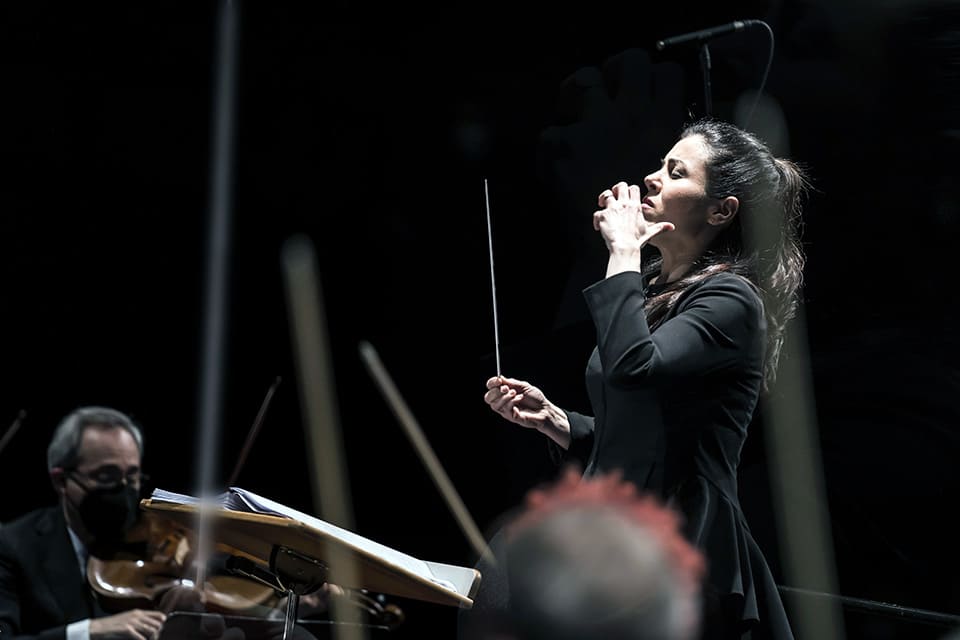 El Palau de la Música se suma al 8M con un concierto de la Orquesta de València dirigida por Virginia Martínez
