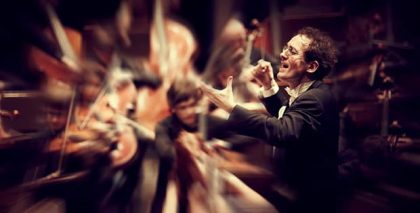 El maestro Pablo González subirá al pódium del Teatro Cervantes para dirigir el duodécimo programa de abono de la OFM