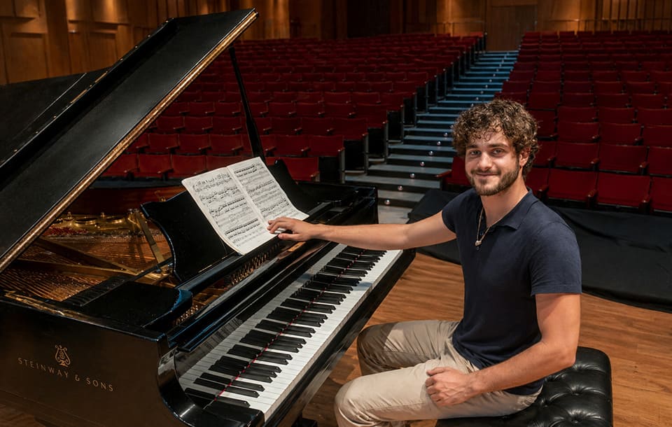 El maestro Karel Mark Chichon dirige la Quinta de Mahler con la Orquesta Filarmónica de Gran Canaria