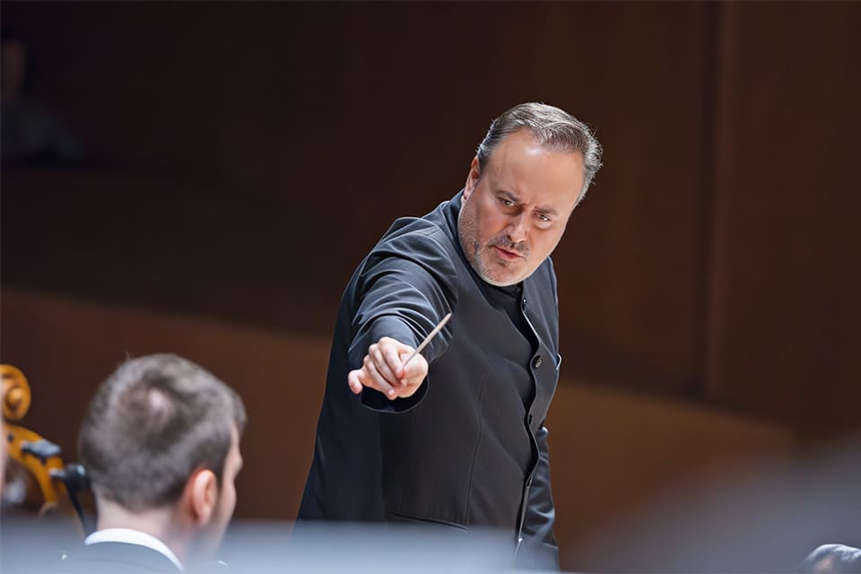 El maestro Karel Mark Chichon dirige la Quinta de Mahler con la Orquesta Filarmónica de Gran Canaria