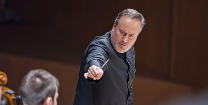 El maestro Karel Mark Chichon dirige la Quinta de Mahler con la Orquesta Filarmónica de Gran Canaria